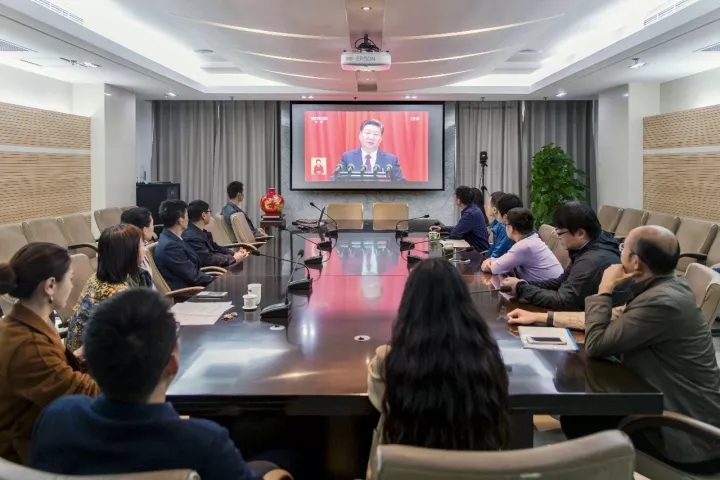 集團干部員工喜迎十九大：令人鼓舞，催人奮進
